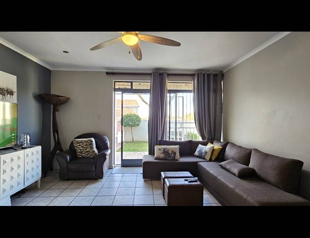 3 BEDROOM TOWNHOUSE FOR SALE IN MORELETA PARK